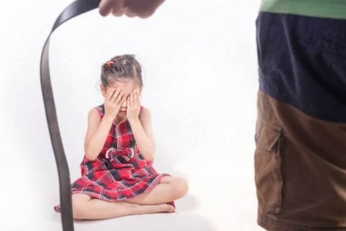 De Gevolgen Van Het Fysiek Straffen Van Een Kind Beschermt Uw Gezondheid