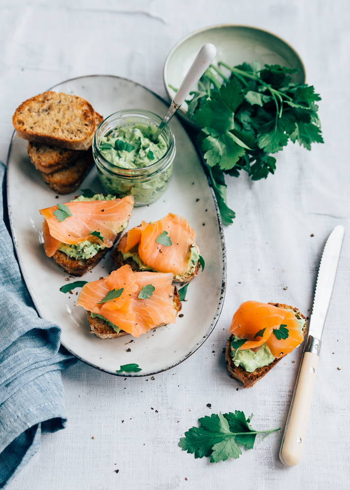 Crostini's met zalm en avocado