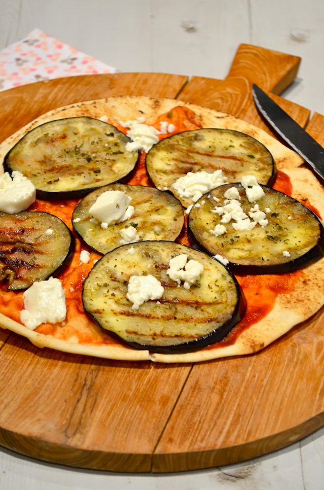 Platbrood met aubergine