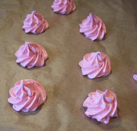 Roze meringues