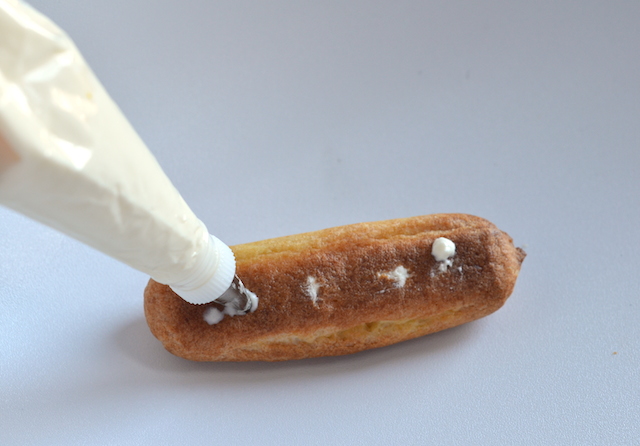 eclairs met slagroom