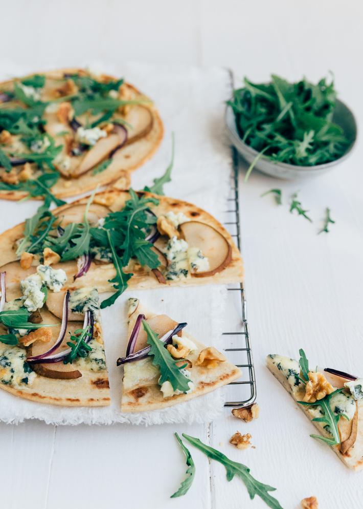 Flatbread pizza met peer