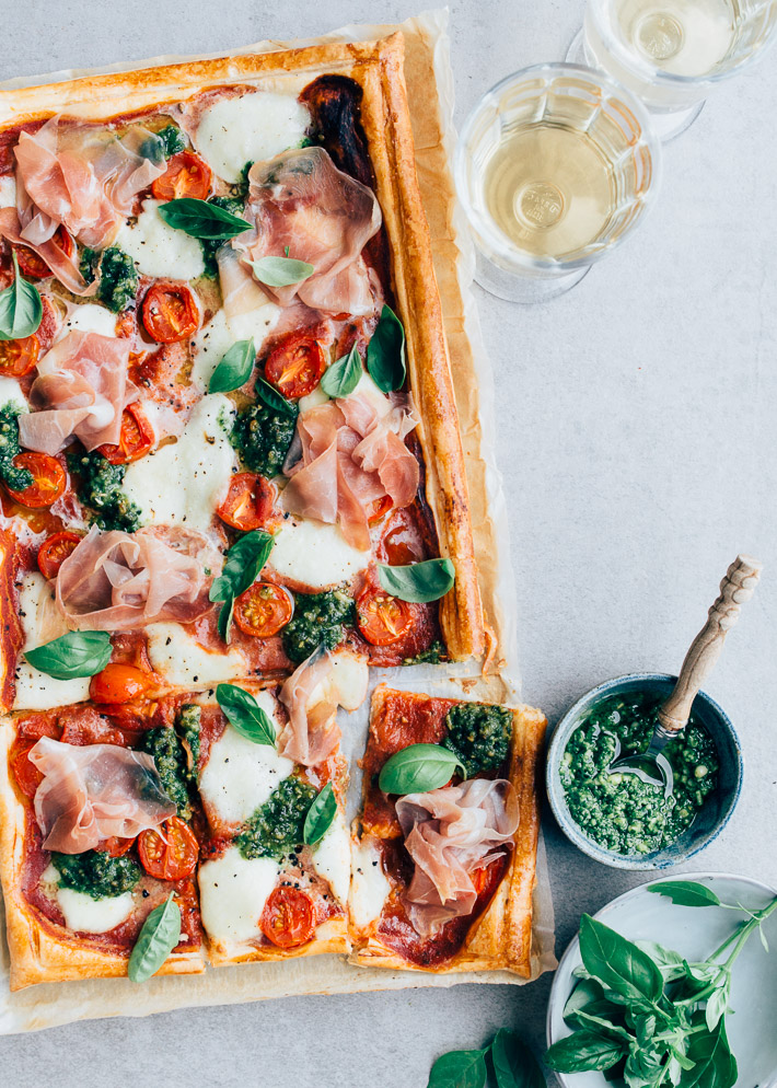 Italiaanse plaattaart met prosciutto