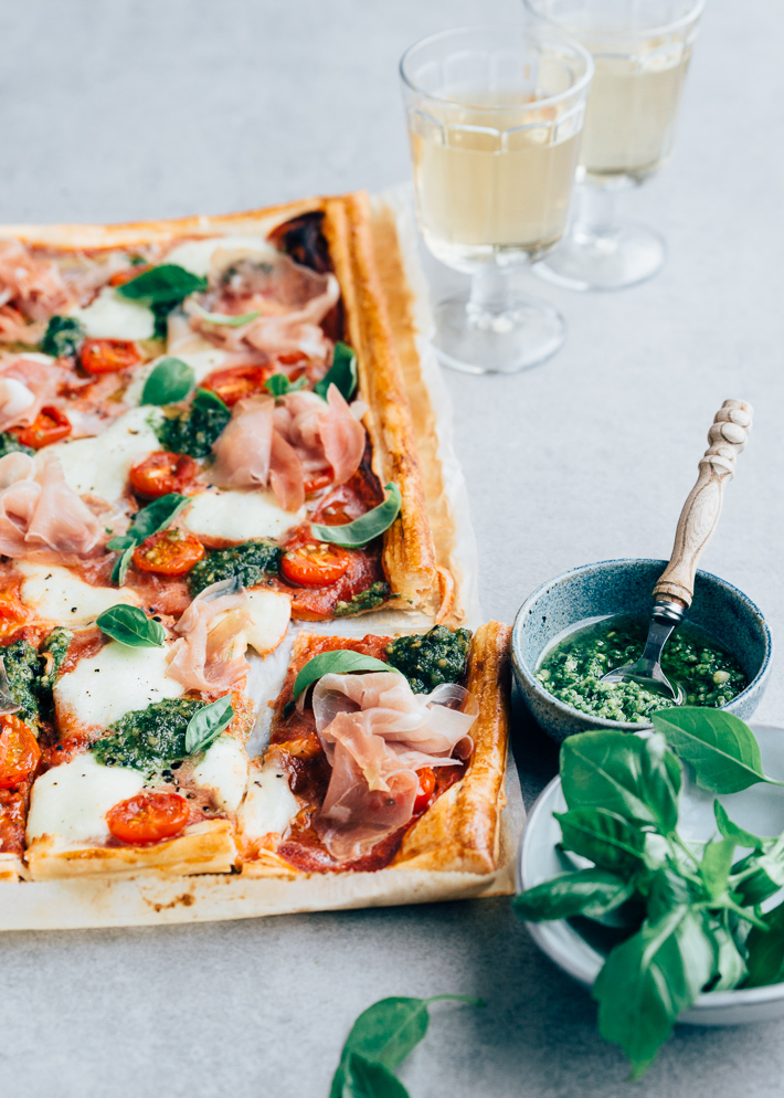 Italiaanse plaattaart met prosciutto