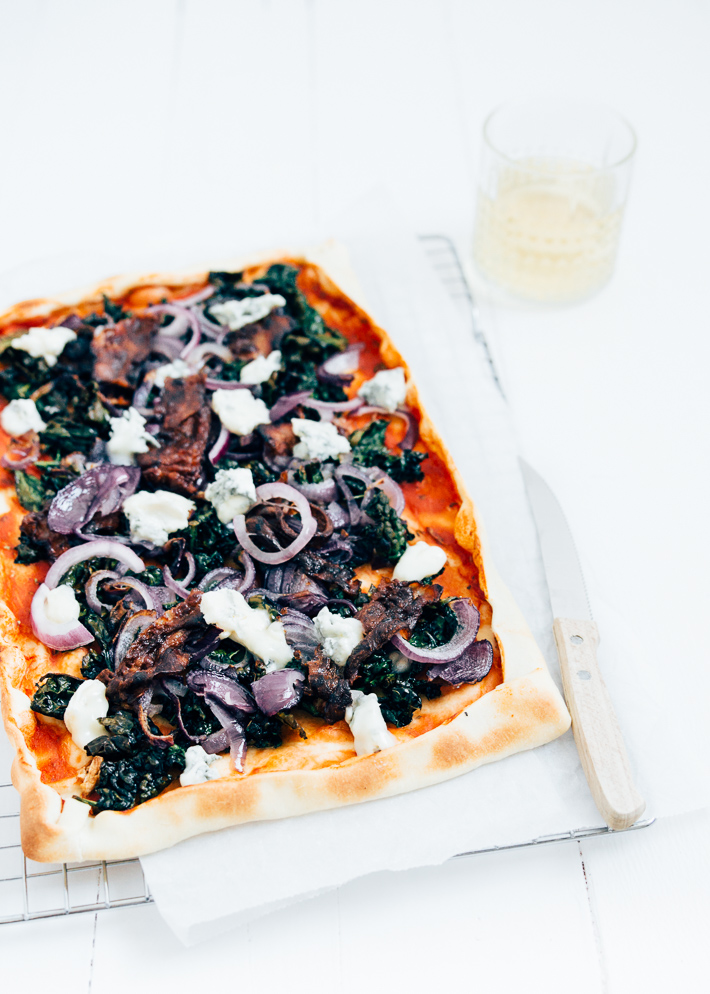 Plaatpizza met cavolo nero