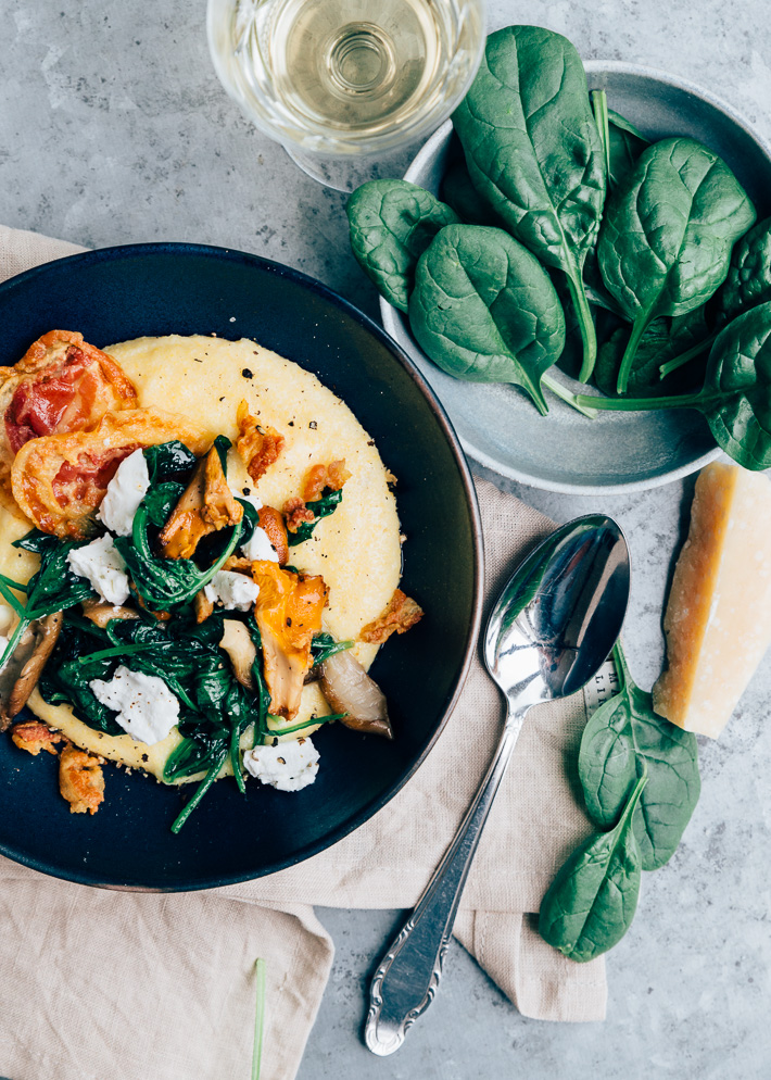 Polenta met paddenstoelen en pancetta