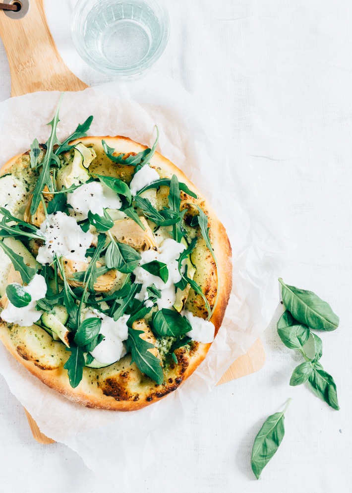 Veggie pizza met courgette en burrata