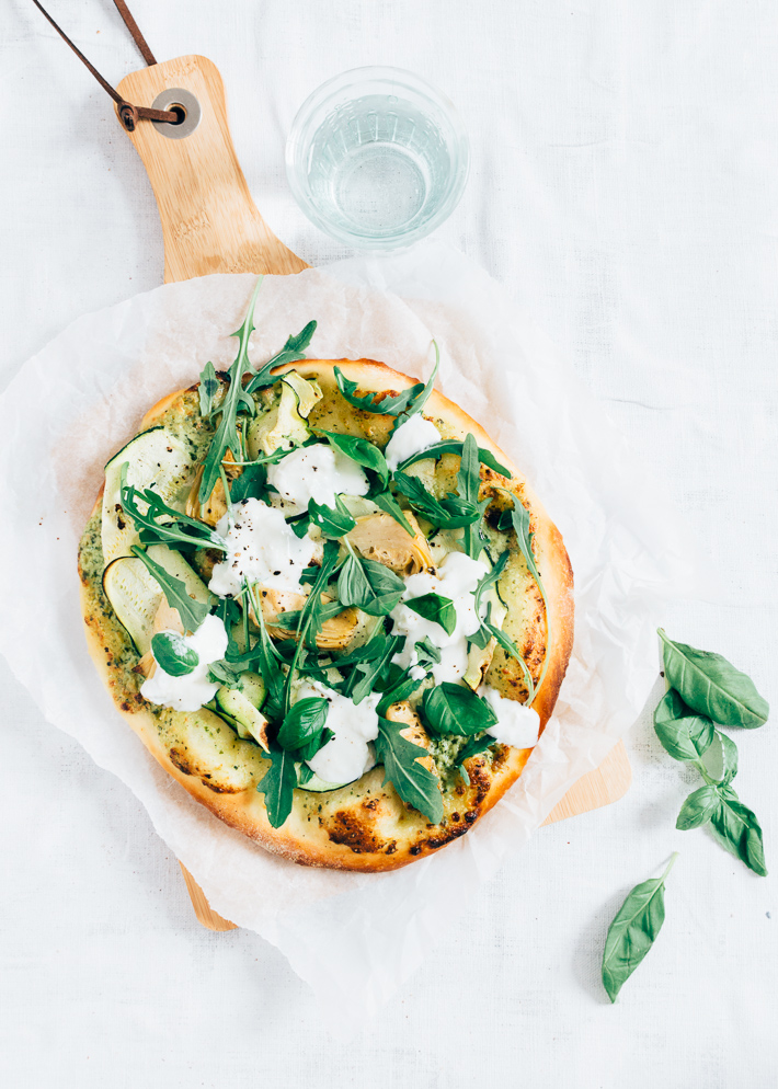 Veggie pizza met courgette en burrata