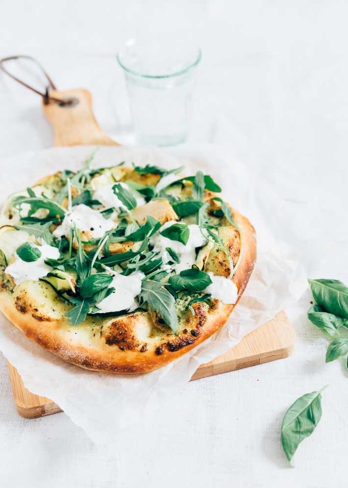 Veggie pizza met courgette en burrata