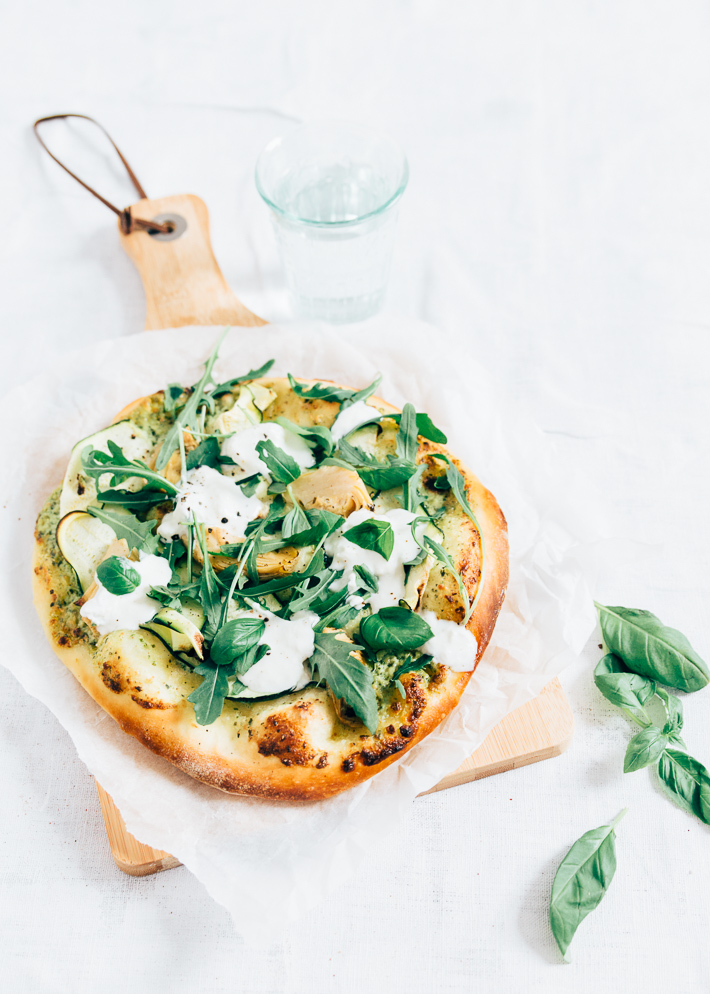 Veggie pizza met courgette en burrata