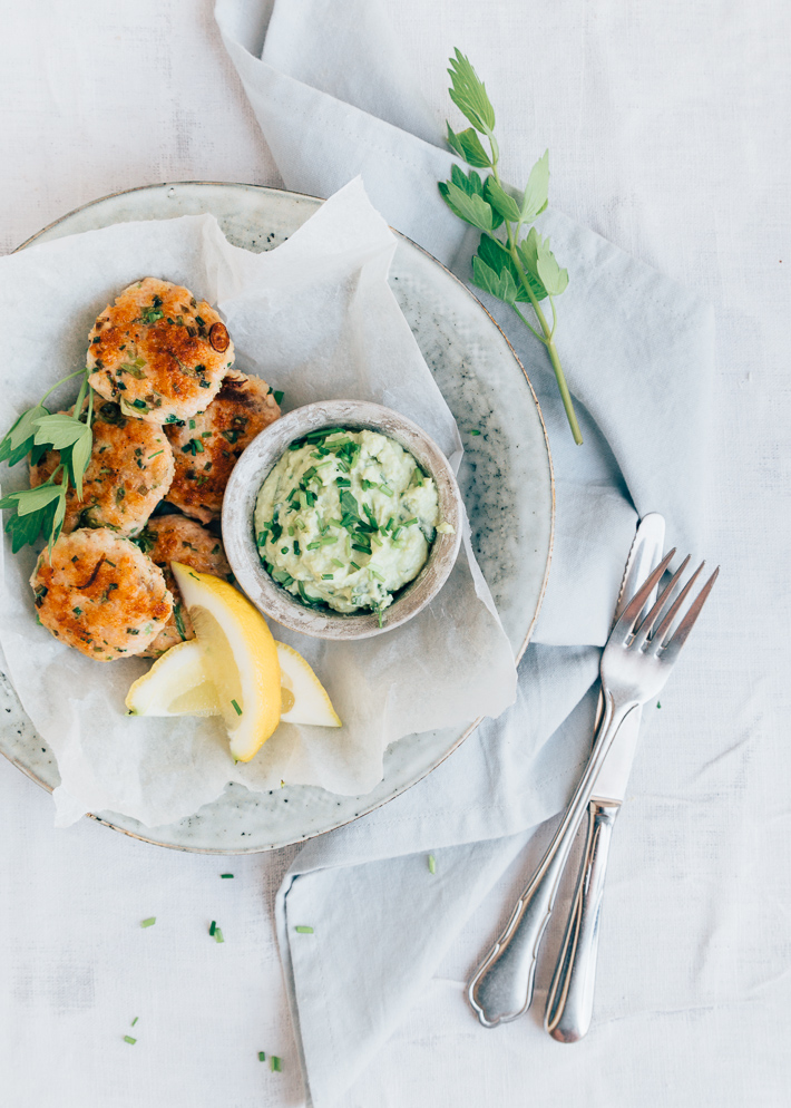 Zalmkoekjes met avocadospread