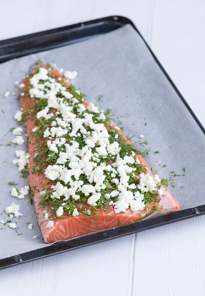 hele zalm met kruidenkorst