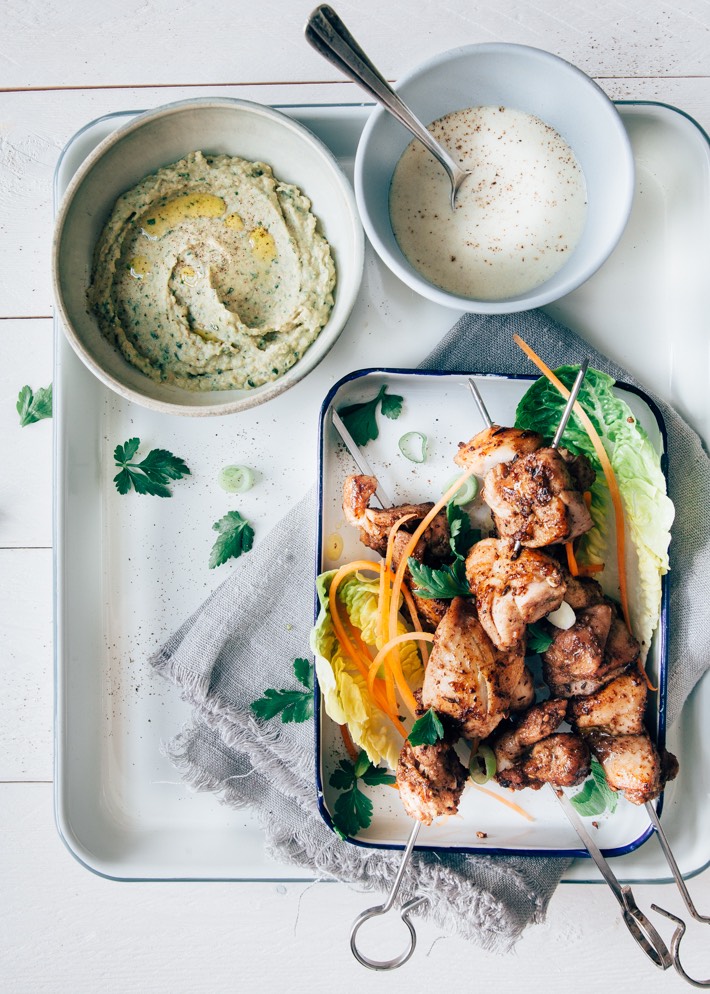 Easy: Kip Kebab Recept Met Frisse Groenten En Hummus - BESCHERMT UW ...