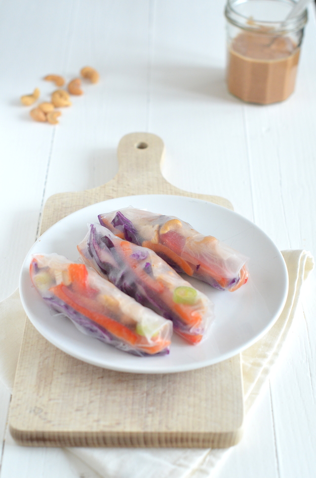 springrolls met pindadressing 